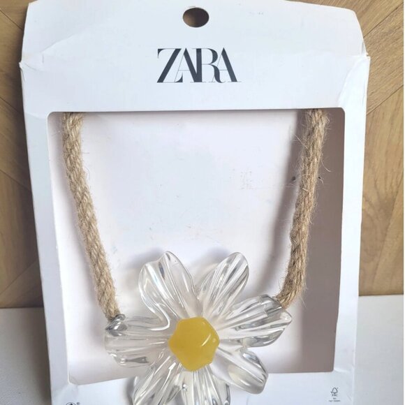 Zara Rope Resin Yellow Daisy Flower Necklace NEW WITH TAG! - Picture 3 of 5